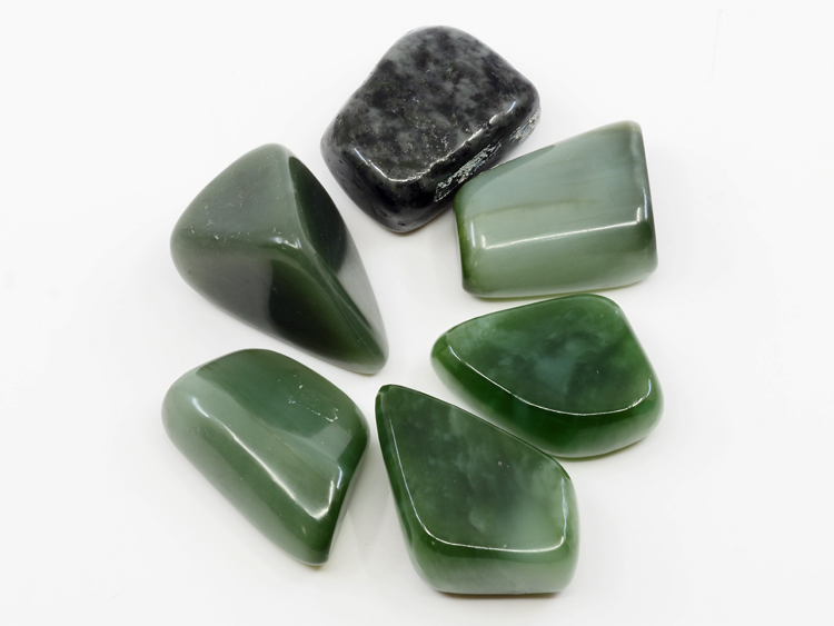 Magie & Hexerei Heil- & Edelsteine Jade Nephrit/Prasem Trommelstein Edelstein Heilstein ...